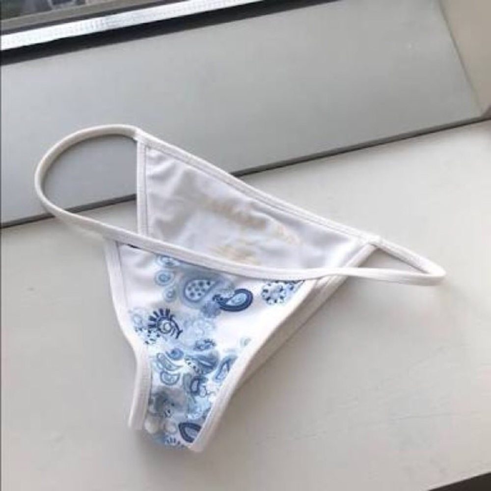 ISO of this Sahara ray swim paisley Cindy bottoms.